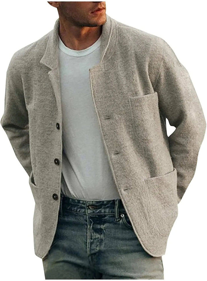 Zijaanzicht van de heren blazer, met aandacht voor de pasvorm