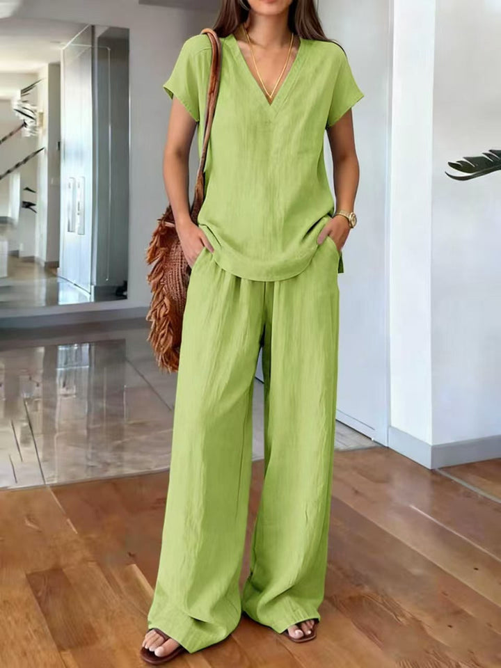 Groene variant van de tweedelige set, met focus op de wijde broek en bewegingsvrijheid.