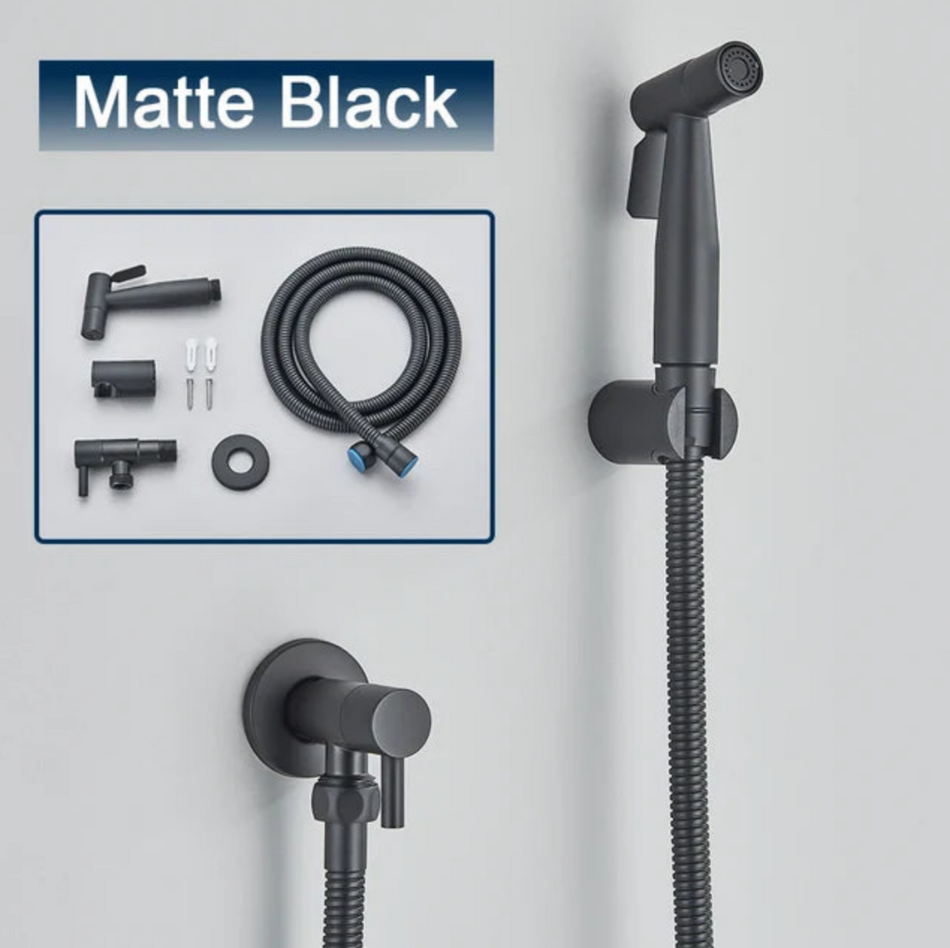 Mat zwarte bidet sproeier set met alle bijbehorende installatiecomponenten