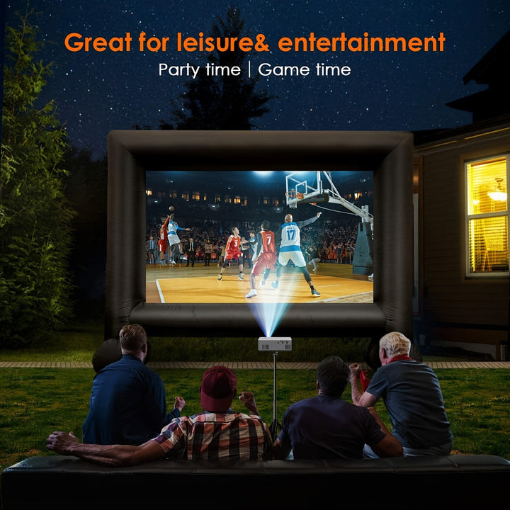 Buitenbioscoop opstelling met de draagbare projector in de tuin