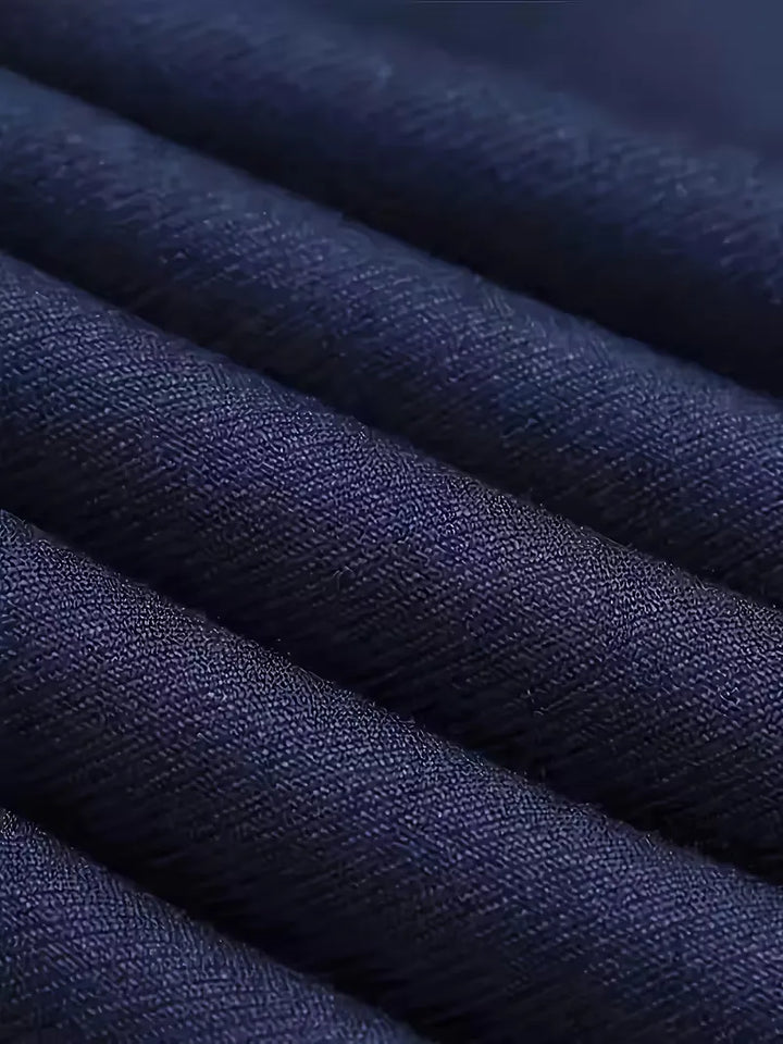 Knoopsluiting en mouwdetails van het slim fit colbert