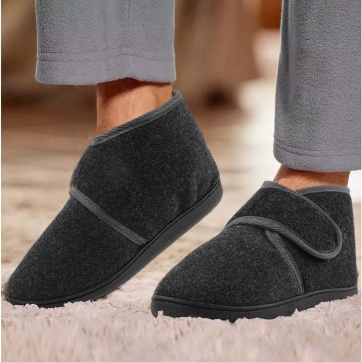 De pantoffels klaar voor dagelijks gebruik, comfortabel en stijlvol.
