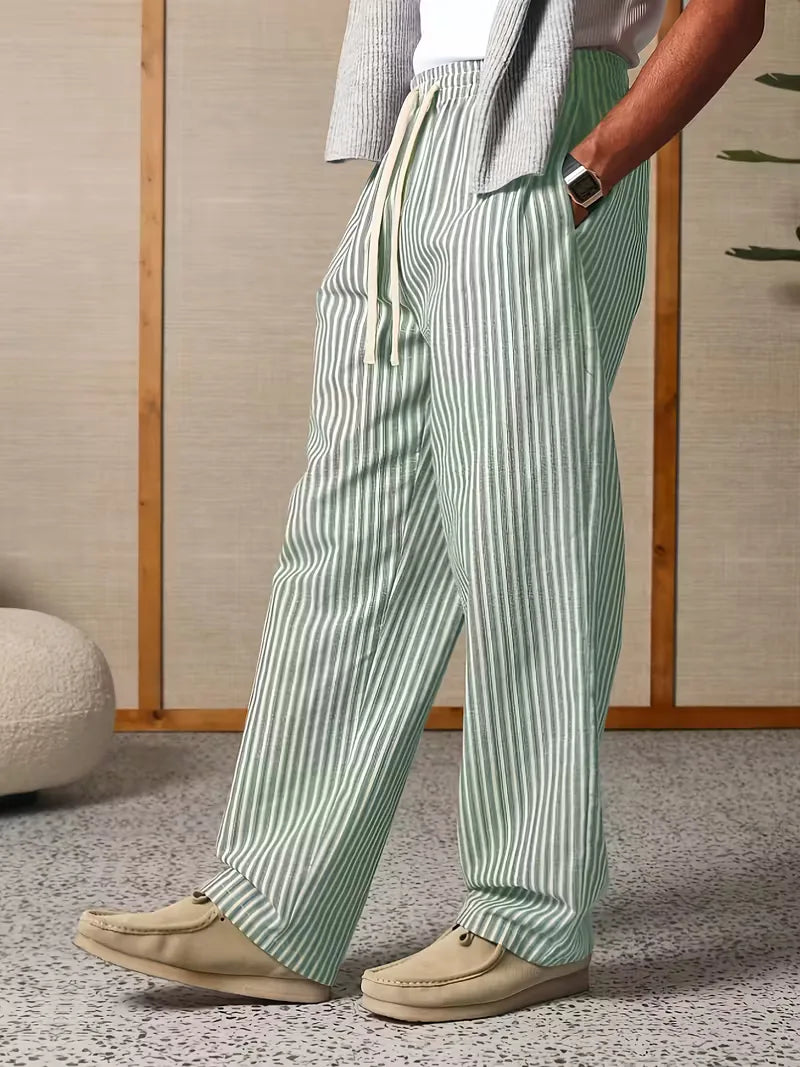 Zijaanzicht van de heren wide leg joggers met subtiel gestreept design