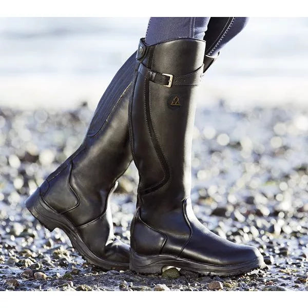 Elegante zwarte waterdichte winterlaarzen voor vrouwen, ideaal voor een stijlvolle en droge look.