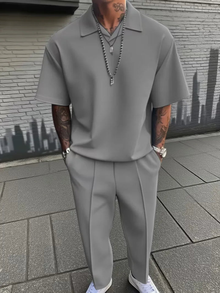Stijvolle heren outfit met korte mouwen voor een verzorgde zomerlook