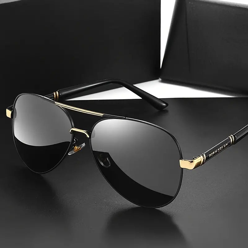 Unisex SunSlayer zonnebril in goud met gepolariseerde lenzen en opbergbox