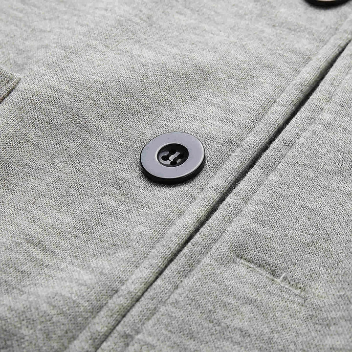 De blazer op een kledinghanger, met focus op de kleurvarianten