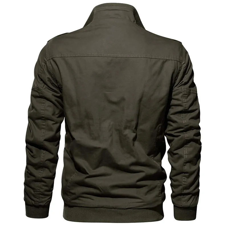 Warme heren winterkleding bomberjas getoond van dichtbij voor details