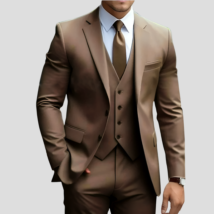 Donkergroen slimfit herenpak met colbert, gilet en pantalon. Formele herenmode voor bruiloften en speciale evenementen.