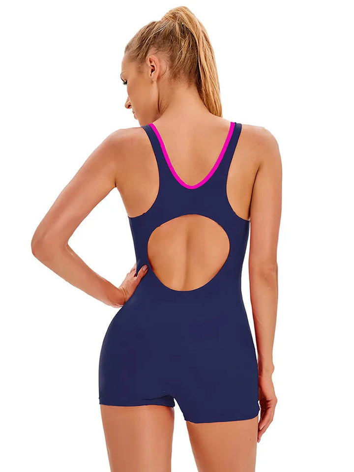 Sportief dames badpak (achterkant) met comfortabel design en trendy patchwork; ideaal voor actieve zwemmers.