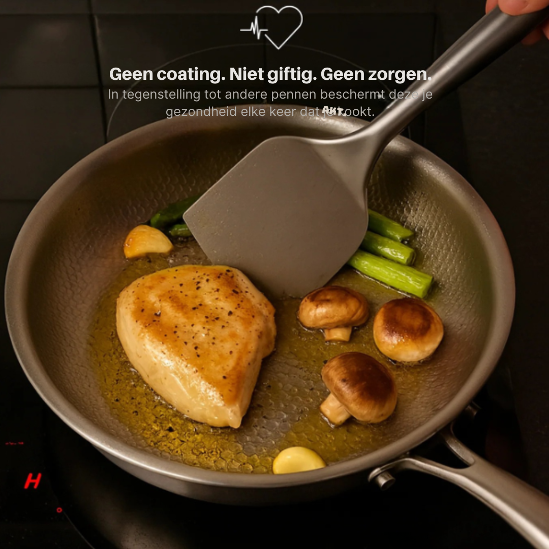 Inductie kookgerei titanium pan met ergonomische handgreep detail