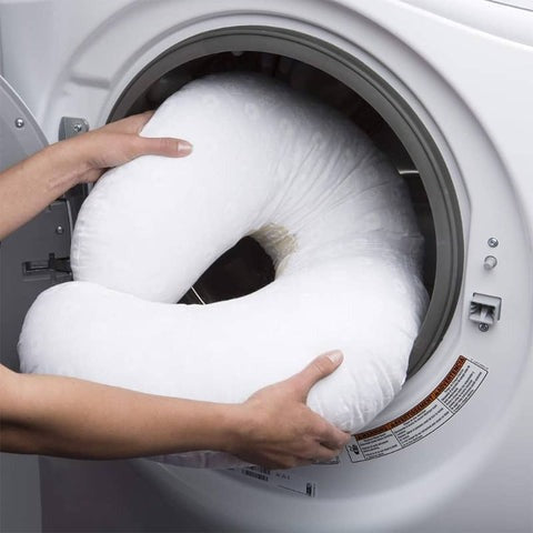 Afneembare hoes van ergonomisch baby slaapkussen. Eenvoudig te reinigen voor optimale hygiëne.
