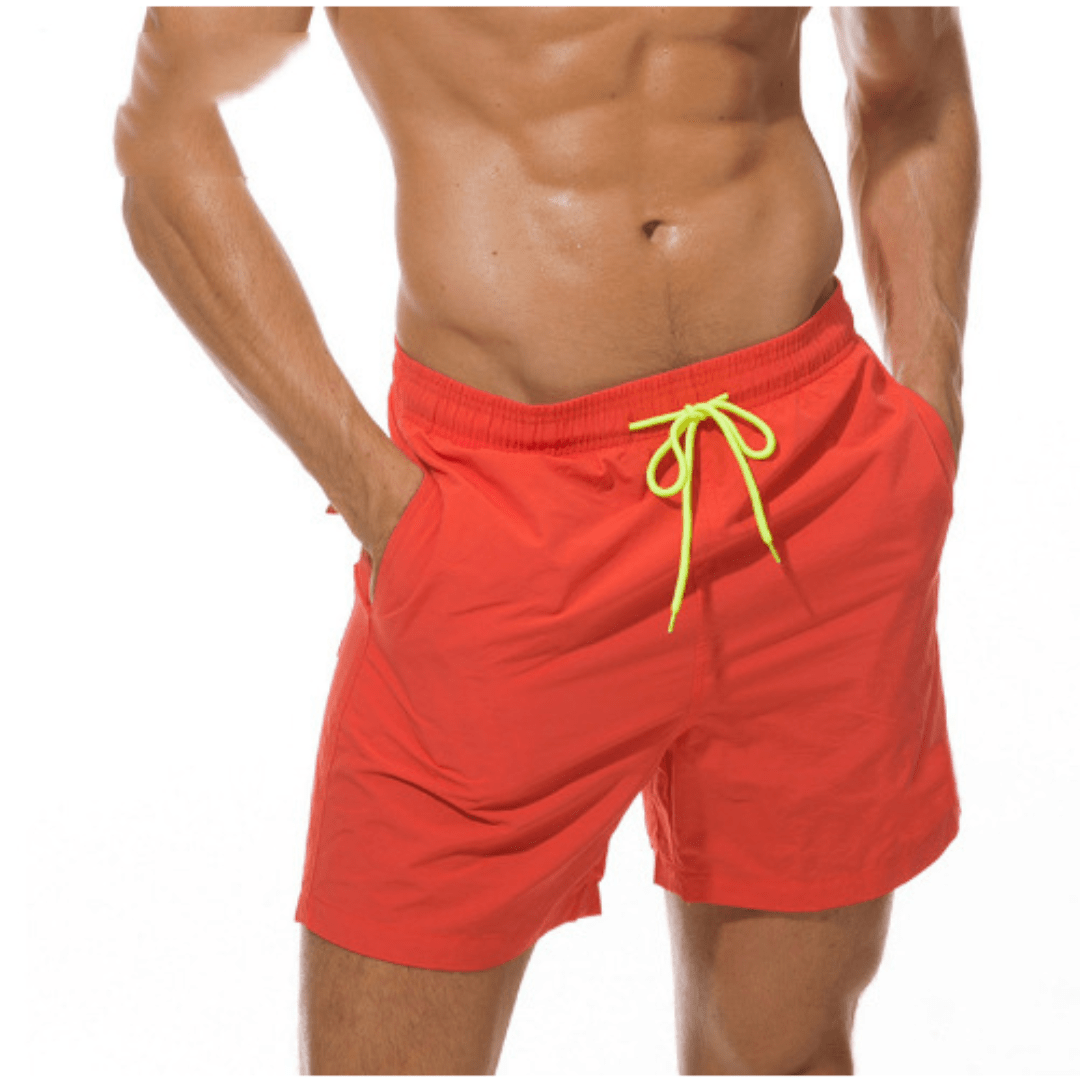 Zwarte heren zwemshorts, sportief model, snel droog na een duik in het zwembad.