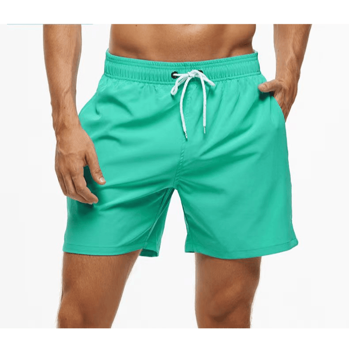Groene heren zwemshorts, trendy en functioneel voor strand en zomerse sport.