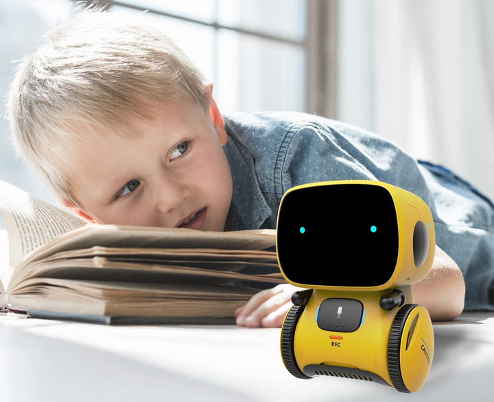 Spraakgestuurd speelgoed robot van dichtbij getoond