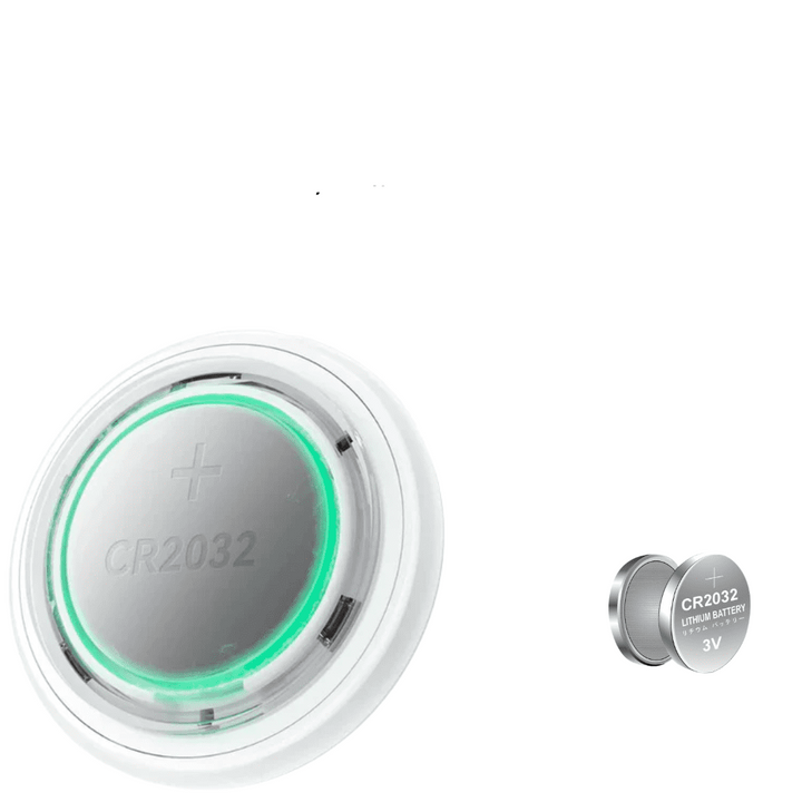 Close-up van de compacte GPS tracker met knoopcelbatterij