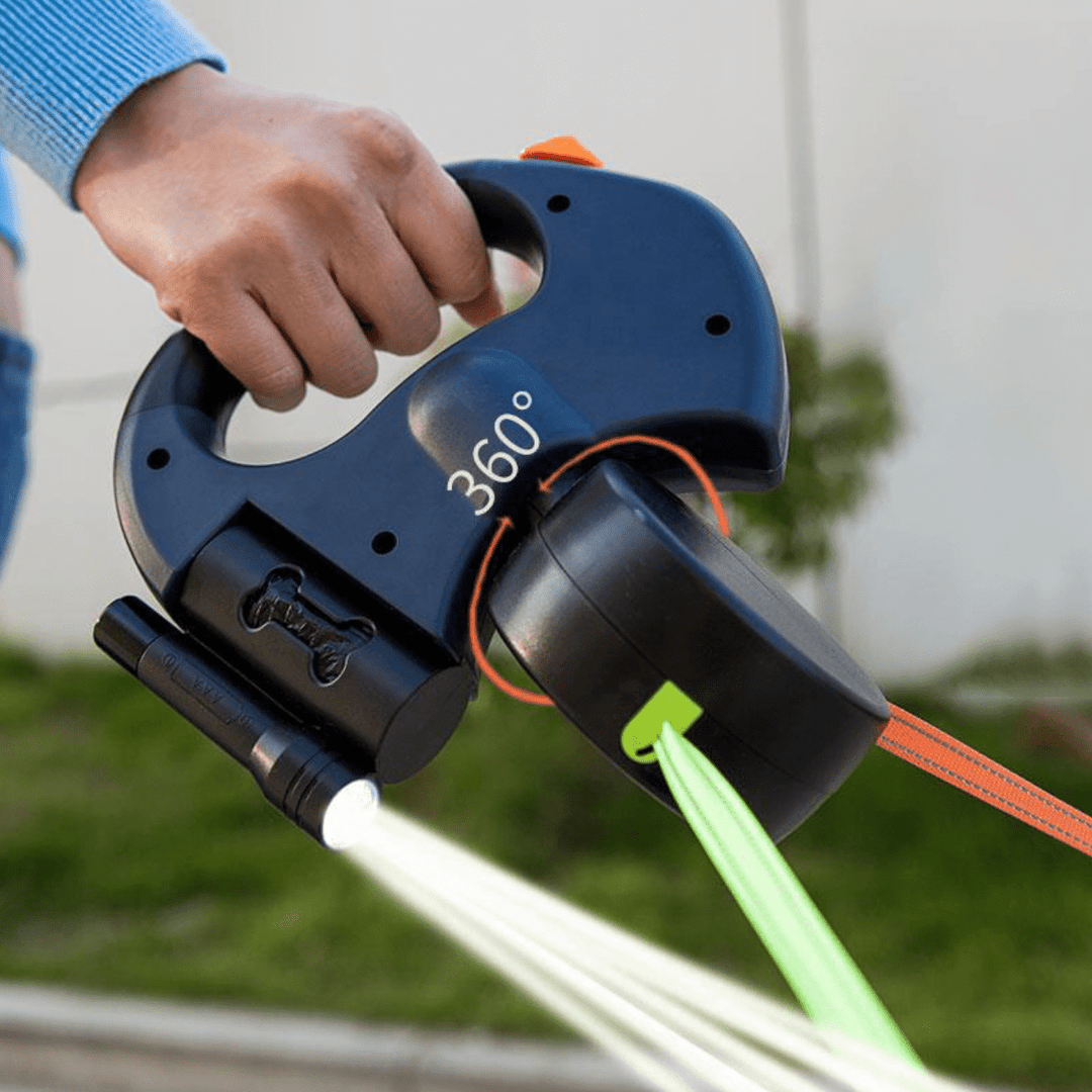 Dubbele hondenriem met intrekbaar design en ingebouwde LED-verlichting voor twee honden tijdens het avondwandelen