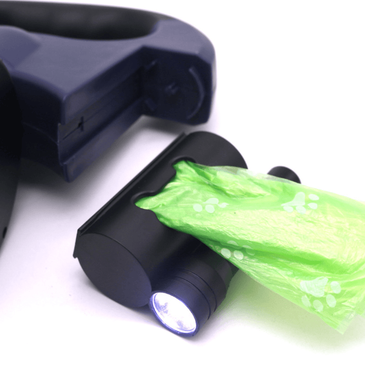 Ergonomische handgreep van de dubbele hondenriem inclusief zaklamp en bedieningsknoppen voor huisdieren