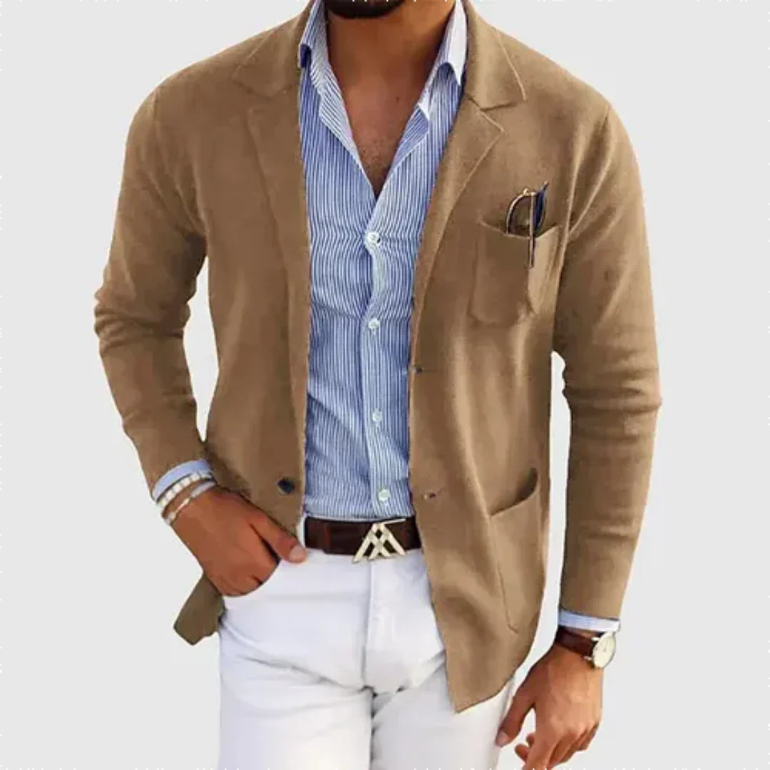 Noah heren casual blazer in beige getoond met nette casual kleding