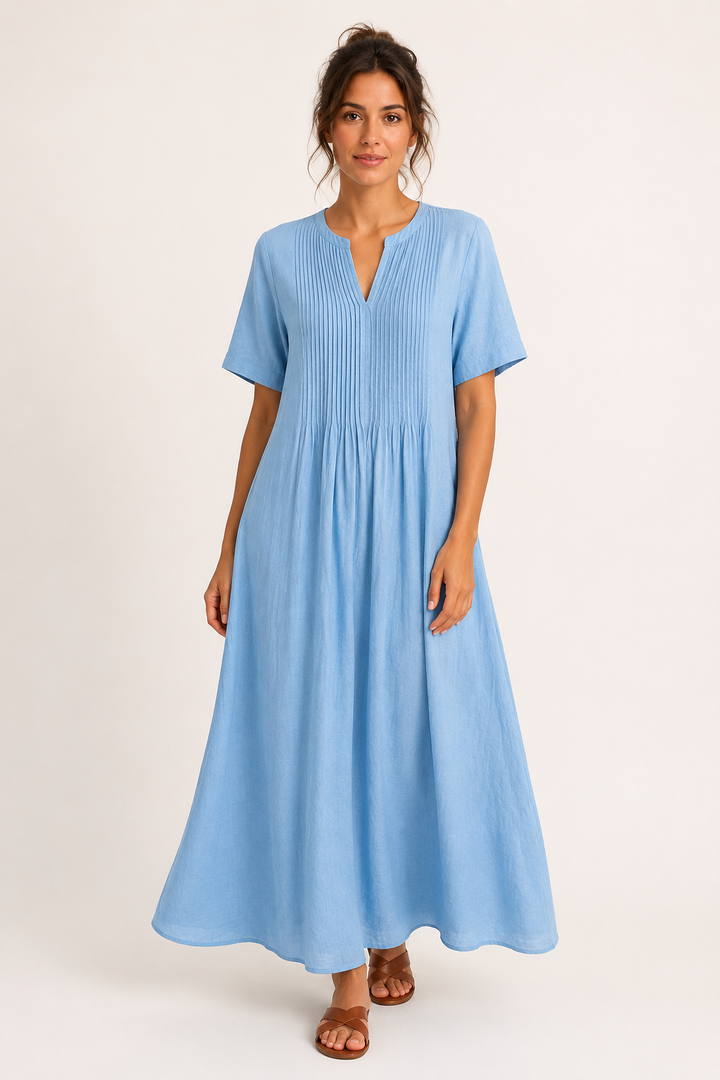 Details van plooien en elegante V-hals op stijlvolle zomerse maxi-jurk