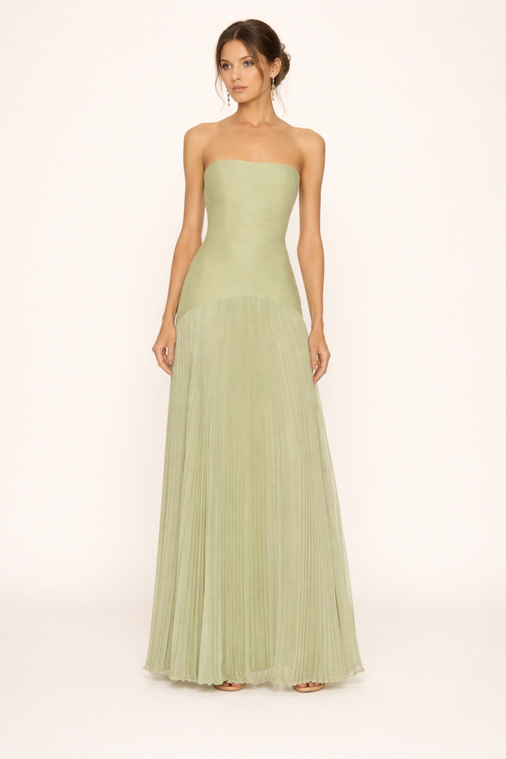 Groene strapless geplooide maxi jurk voor dames, perfect als elegante zomerjurk of feestjurk.