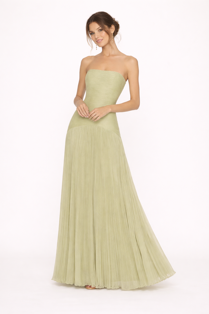 Elegante groene dames maxi jurk, strapless en geplooid, ideaal voor zomerfeesten en avondkleding.