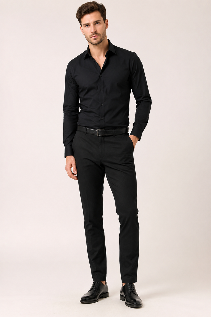 Wit getailleerd herenoverhemd met lange mouwen en klassieke kraag voor zakelijke kleding