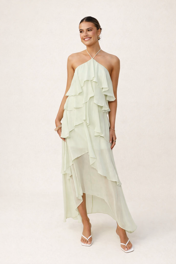 Elegante lange dames halterjurk, perfect voor zomerse feesten. Trendy feestjurk met vloeiende pasvorm.