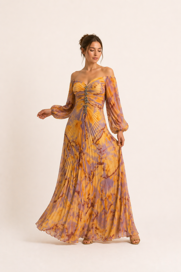 Oranje maxi jurk voor dames met chique plooien, off-shoulder design en verleidelijke hoge split. Feest-look.