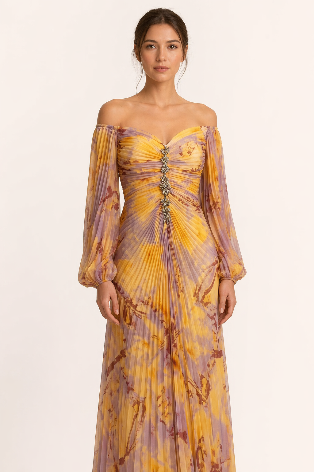 Lange oranje damesjurk met elegante plooien en hoge split, perfect als stijlvolle zomer- of formele gelegenheidsjurk.