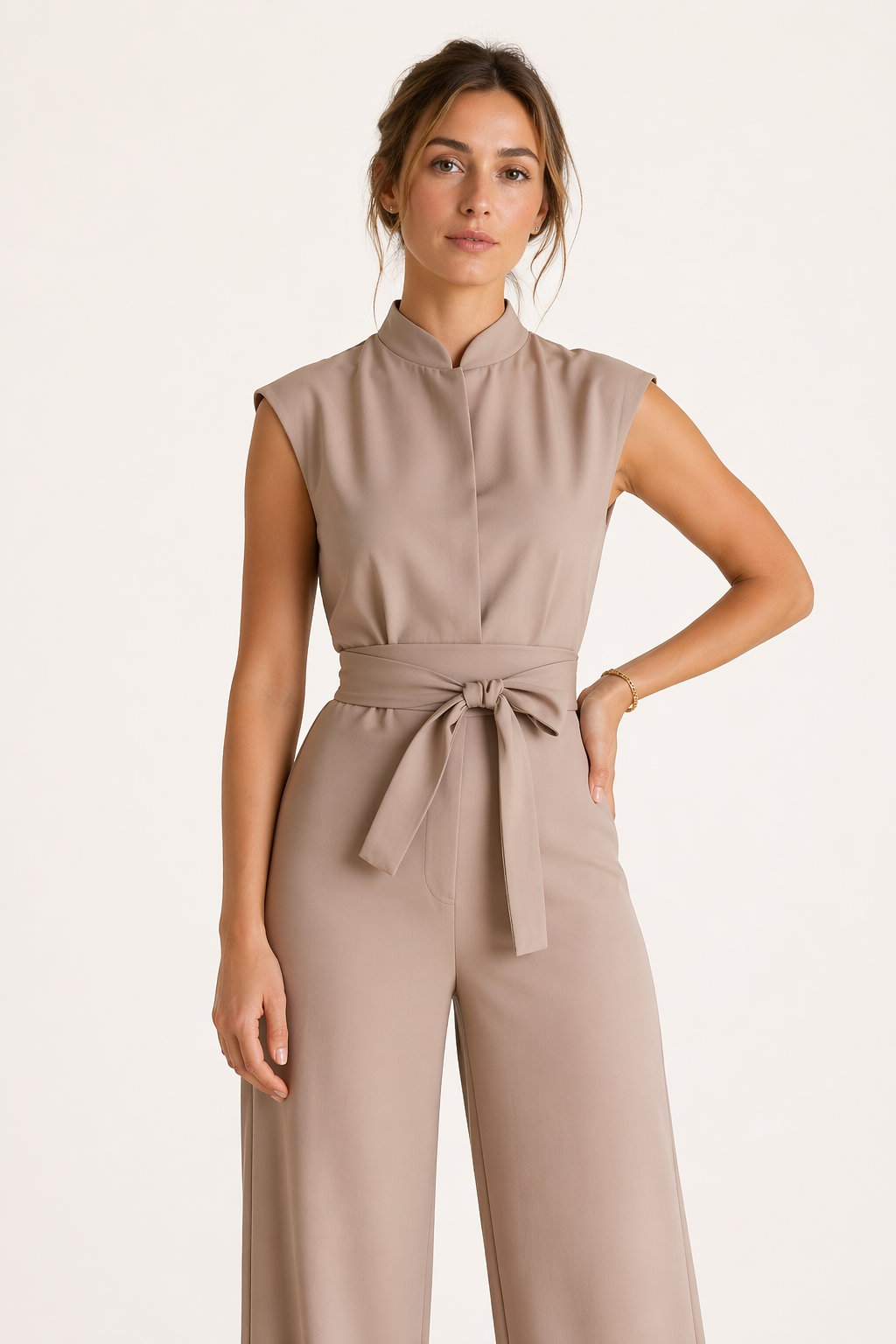 Modieuze dames jumpsuit met brede pijpen, perfect voor zomerfeesten, casual chic of kantoor.