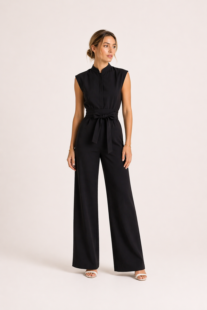 Trendy dames jumpsuit met comfortabele brede pijpen en chique tailleriem voor een moderne uitstraling.