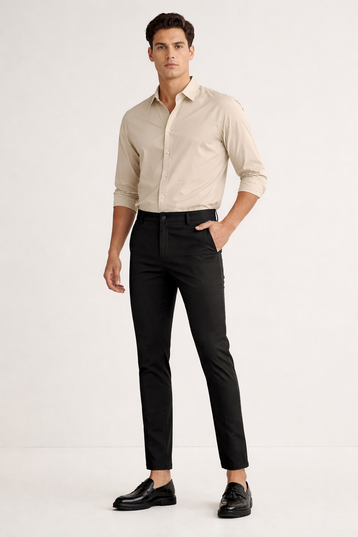 Detailopname van de comfortabele slim fit herenbroek Lionel, perfect voor elke gelegenheid.