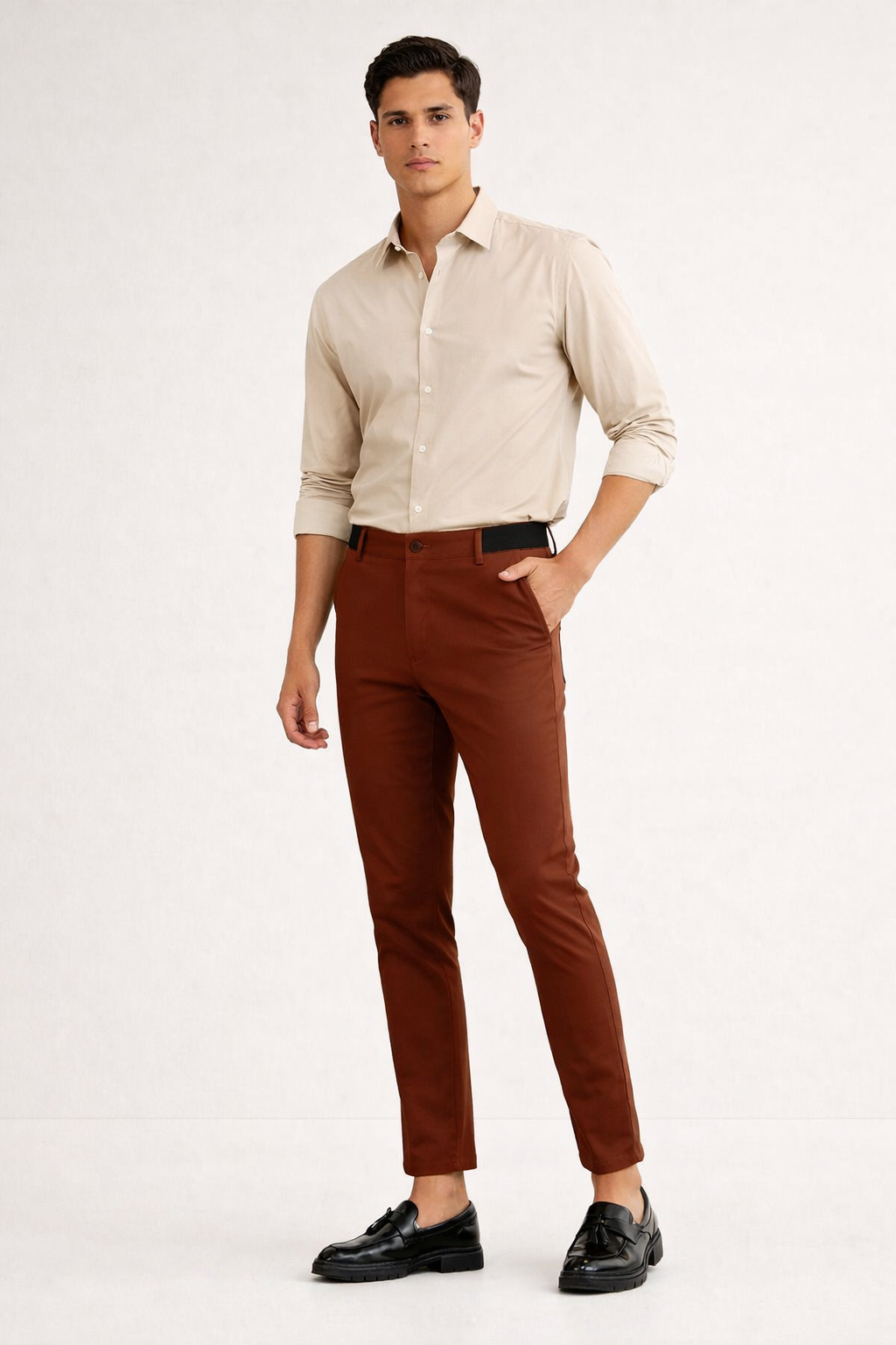 Stijlvolle heren chino broek slim fit Lionel in trendy kleur, ideaal voor een casual outfit.