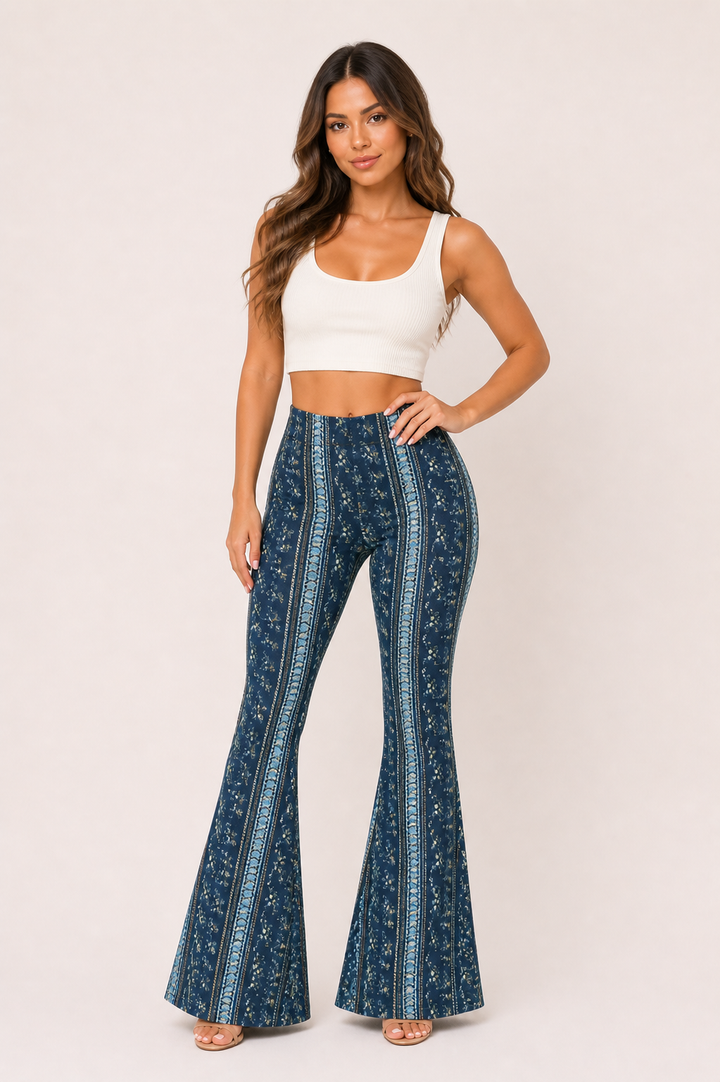 Elegante damespantalon met opvallende verticale print, hoge taille en moderne flared snit.