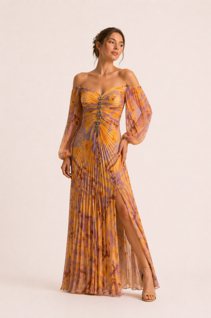 Elegante oranje dames maxi jurk met geplooid detail, hoge split. Perfect voor avond, feest of gala.