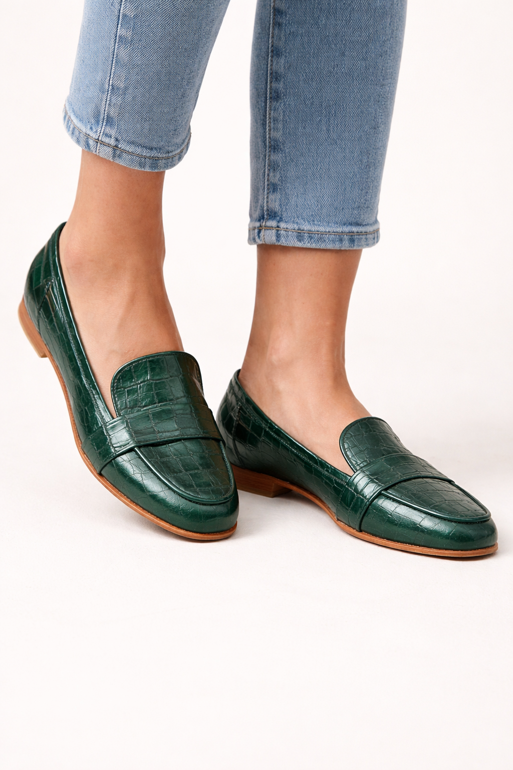 Groene platte dames instappers, elegante comfortabele mocassins voor dagelijks gebruik en zomer. Slip-on damesschoenen.