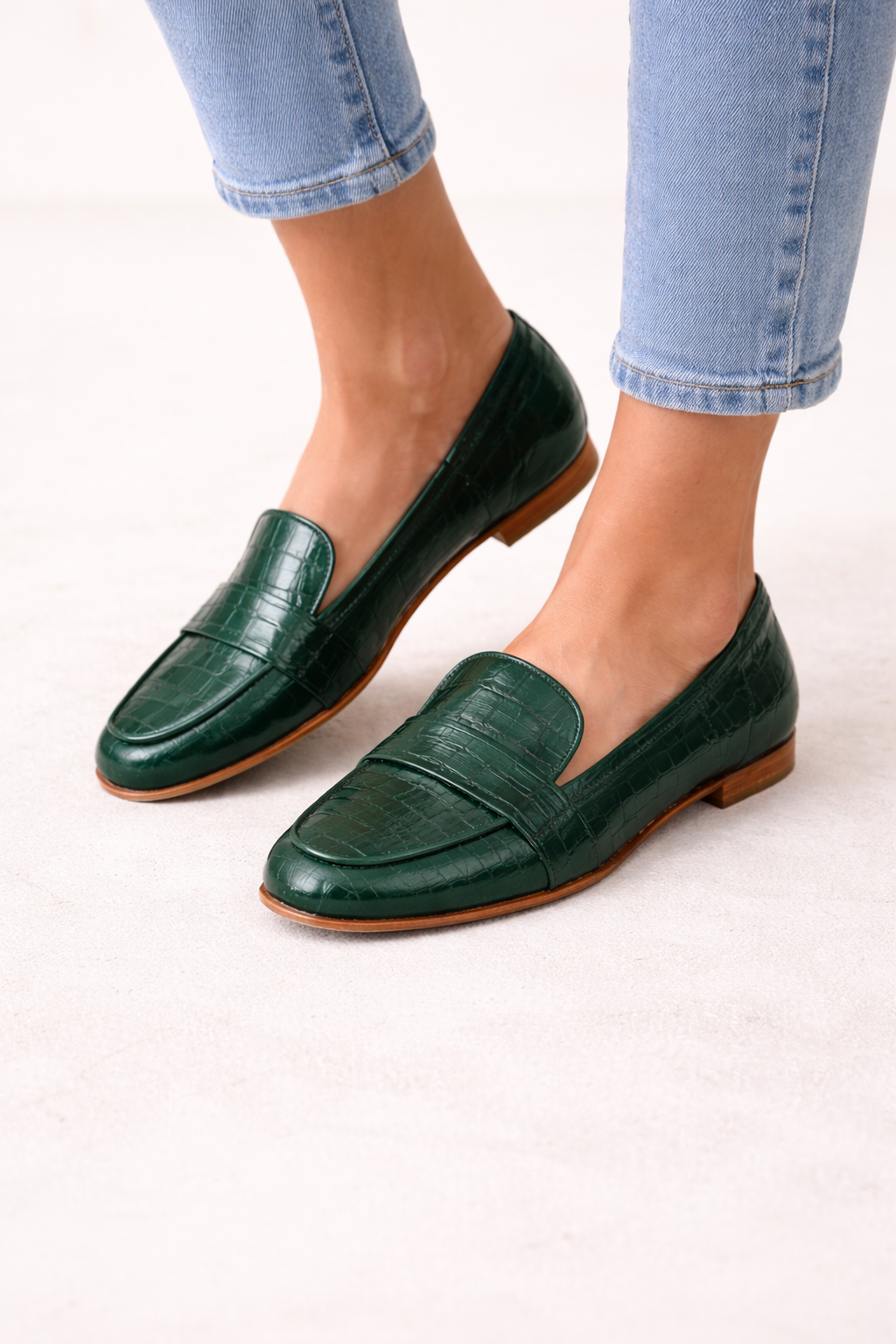 Comfortabele groene dames mocassins met platte zool. Ideale elegante instappers voor casual zomeroutfits.