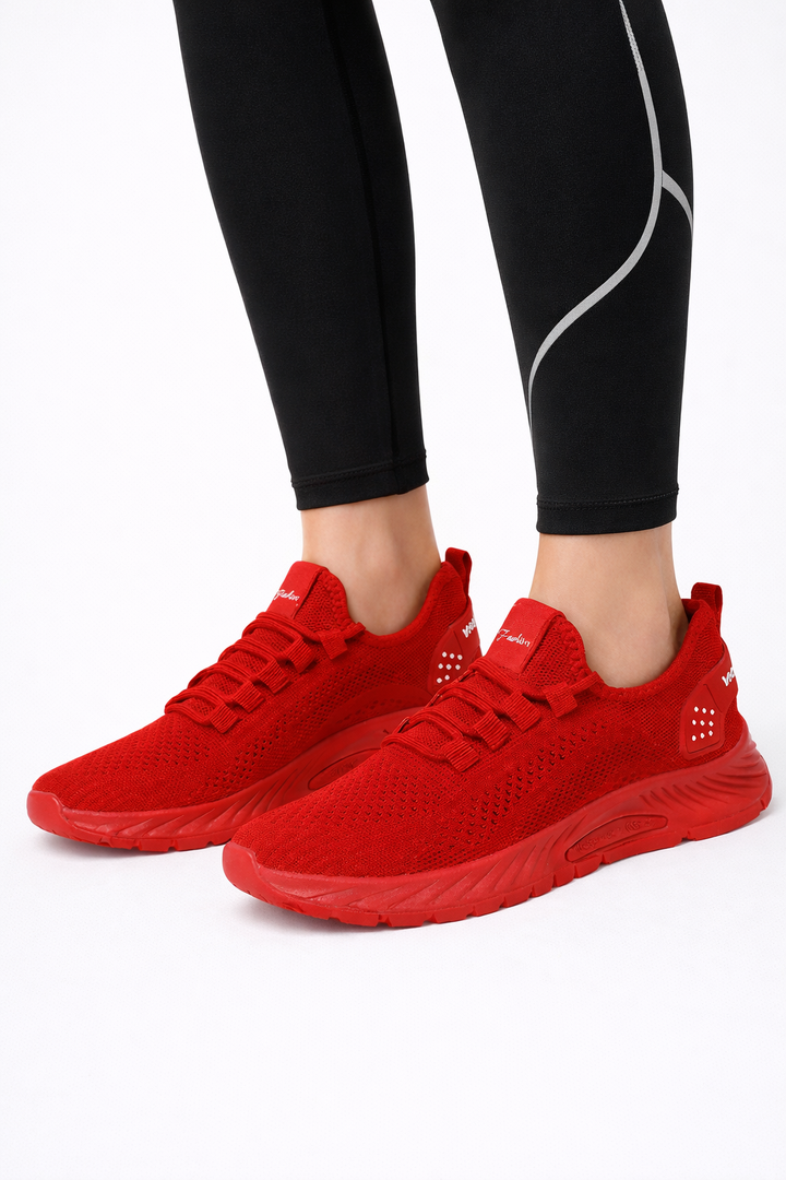 Lichte dames sportschoenen met ademend bovenwerk en schokdemping voor comfort tijdens hardlopen en training.