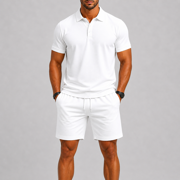 De stof van de oranje sportset die ademend en lichtgewicht oogt, perfect voor warme zomerdagen.