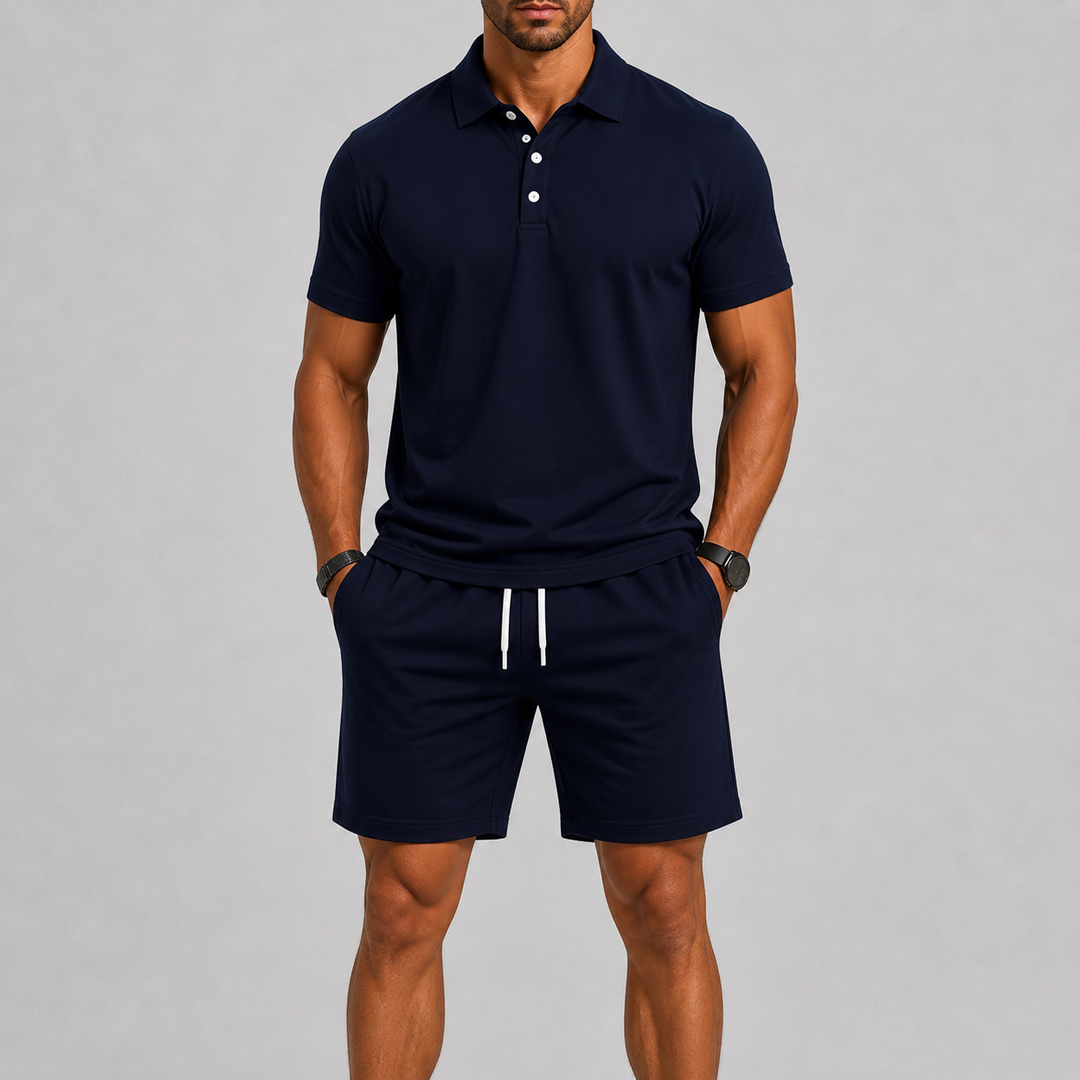 De elastische tailleband met trekkoord van de oranje shorts, wat zorgt voor een verstelbare en comfortabele fit.