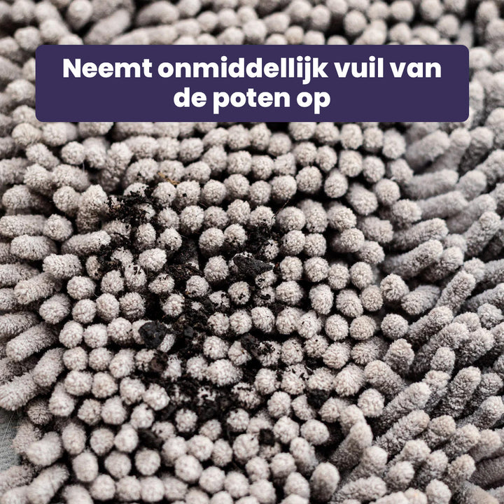 Detailopname van modder die direct wordt opgenomen door de mat