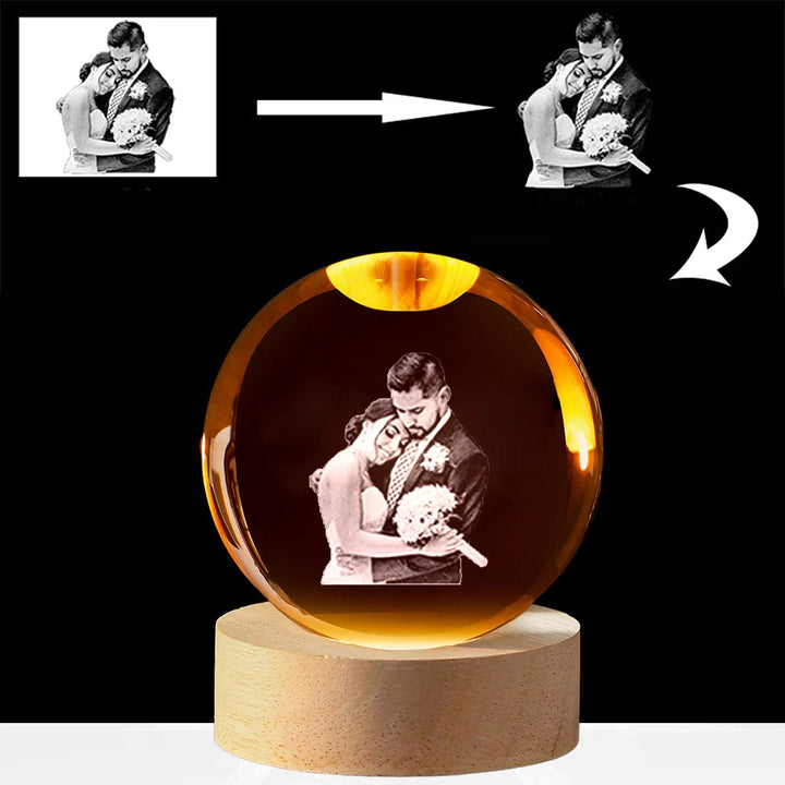 The Memory Ball: Unieke glazen herinneringsbal met 3D gravure van huisdier en sfeervolle LED-verlichting ter gedenking.