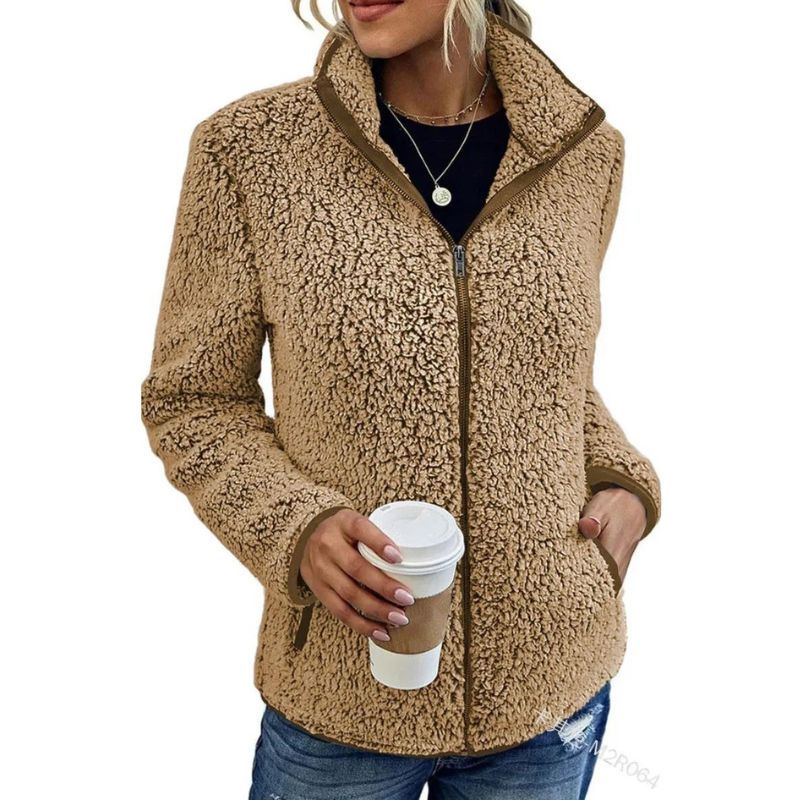 Zachte dames teddy jas in beige met handige ritssluiting en warme kraag