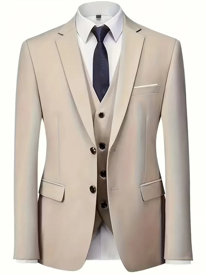 Vooraanzicht van een elegant beige heren colbert met vest