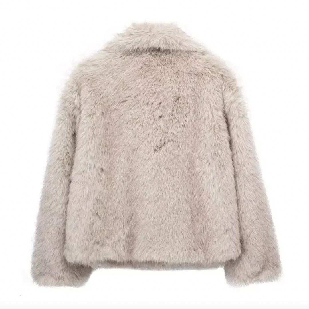 Warme damesjas voor de winter, chique en comfortabel, ideaal als bovenkleding.