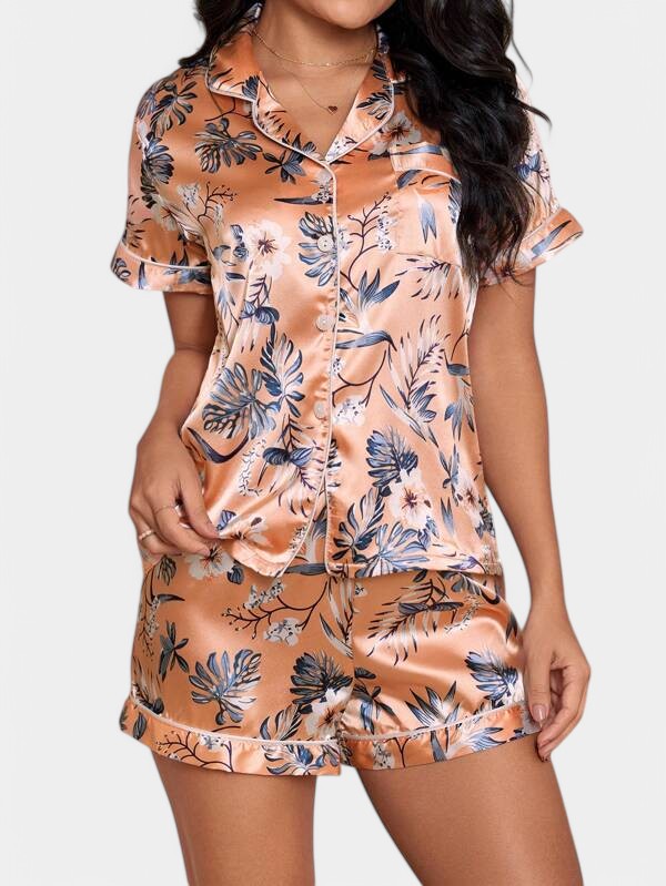 Klassieke satijnen dames pyjama met korte broek en kraagje