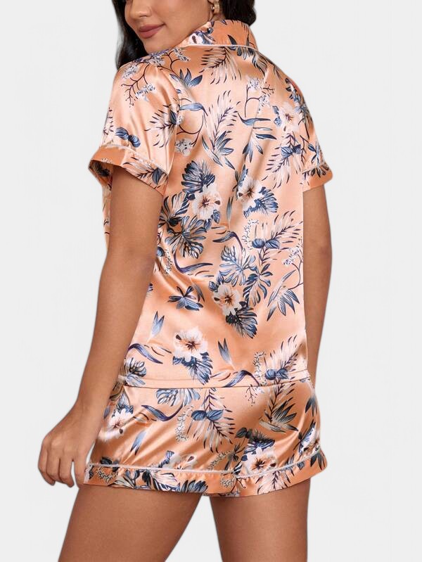 Trendy zomermode voor de nacht: satijnen dames pyjama set