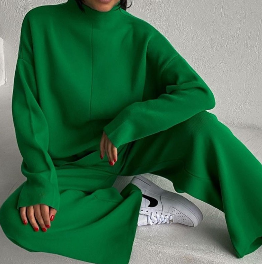 Elegante dames trui en broek set met wijde pijpen voor een comfortabele casual look