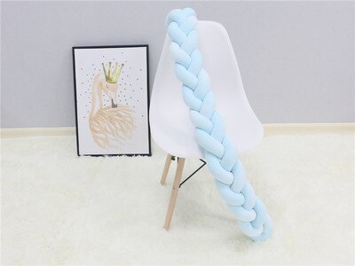 Luxe gevlochten babykussen voor optimale babyslaap en een comfortabele rustomgeving.